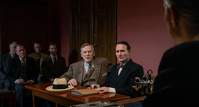 DE FORBANDEDE ÅR 3 - FREDENS PRIS_slide_poster